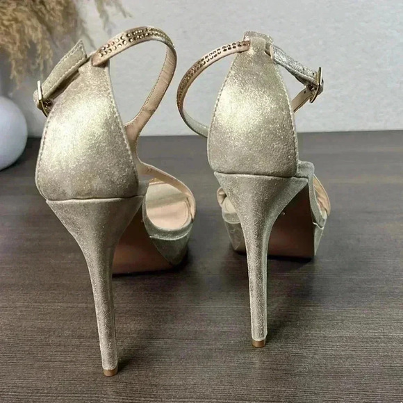 PELLE MODA Onora T-strap Sandal In Platinum Size 10M - Picture 4 of 9